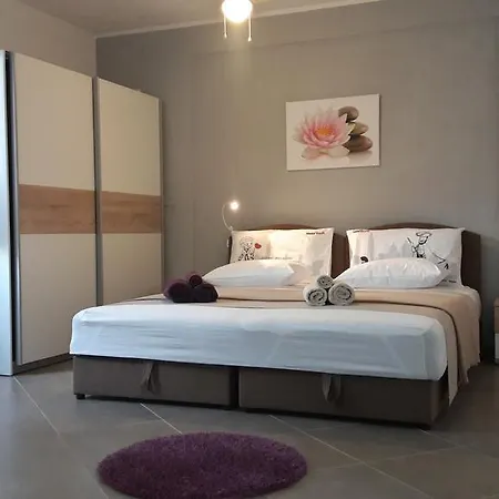 Apartament Rotiroti *