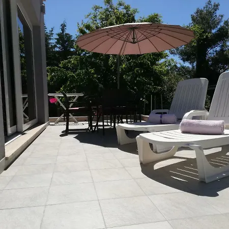 Apartament Rotiroti *